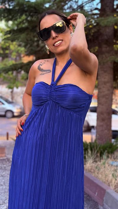 Saks Mavi Saten Pilise Göğüs Kuplu Boyundan Bağlamalı Uzun Elbise