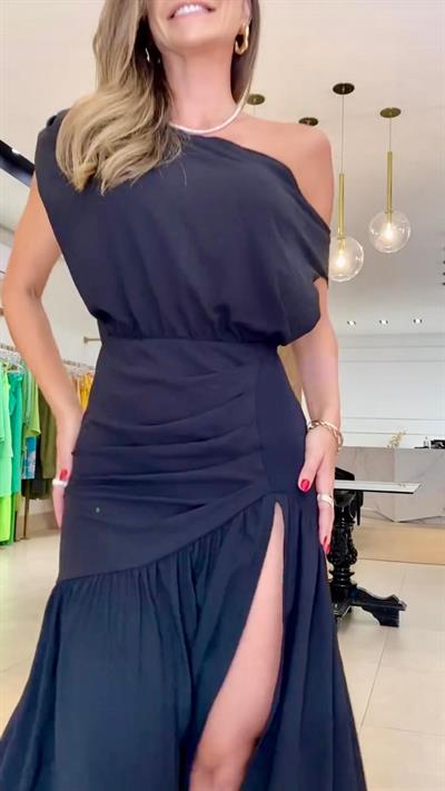 Siyah Aerobin Kumaş Derin Yırtmaçlı Elbise