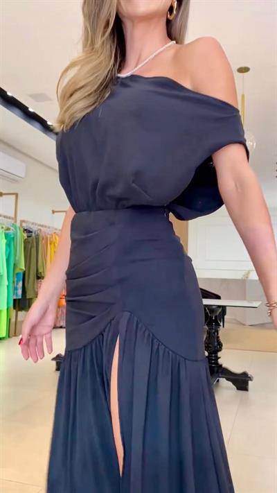 Siyah Aerobin Kumaş Derin Yırtmaçlı Elbise