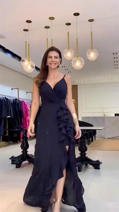 Sİyah İpek Kumaş Volanlı Elbise