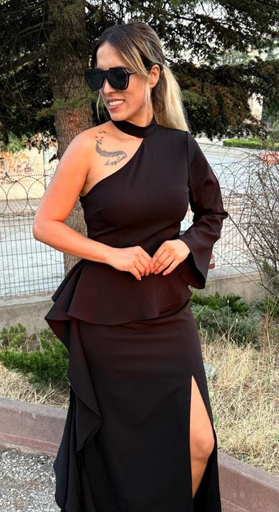 Siyah Önden Yırmaçlı Kalem Etek