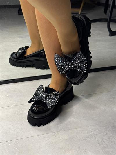 Siyah Rugan Taşlı Kurdele Detaylı Babet