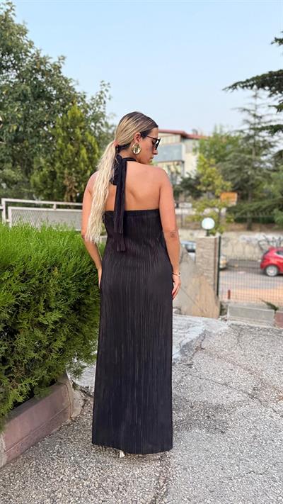 Siyah Saten Pilise Göğüs Kuplu Boyundan Bağlamalı Uzun Elbise