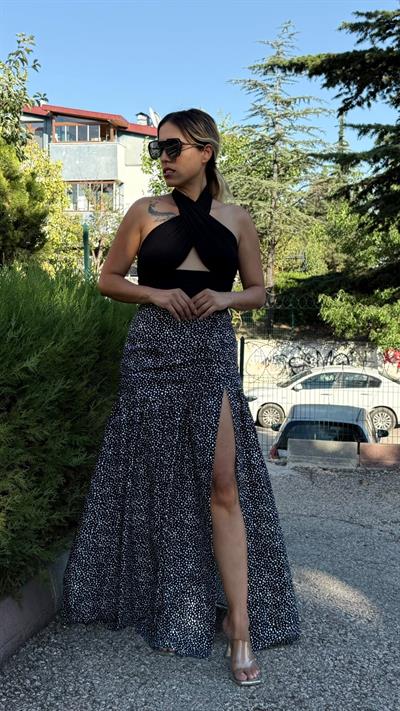 Siyah Üzeri Beyaz Desenli Derin Yırtmaçlı Etek