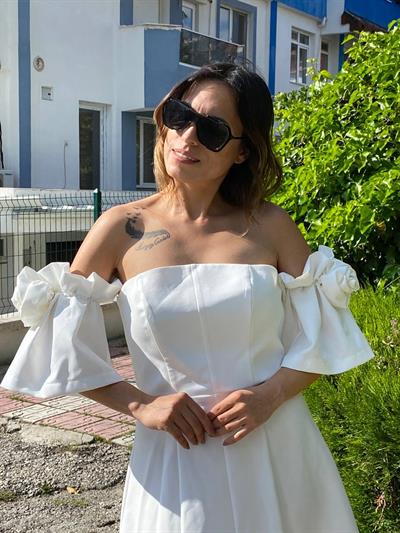 beyaz stablez kolları gül detay mini elbise