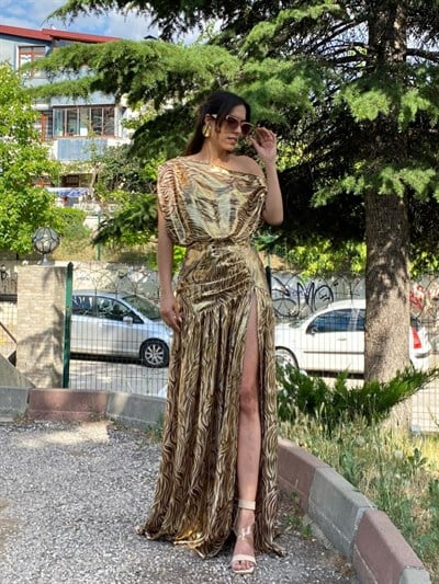 Zebra Desenli Yırtmaçlı Metalik Maksi Elbise