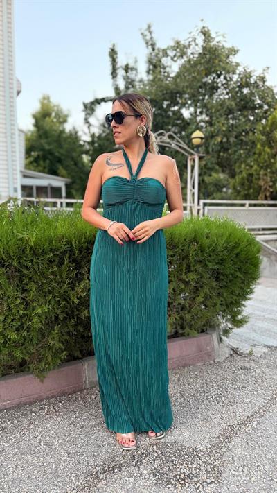 Zümrüt Yeşili Saten Pilise Göğüs Kuplu Boyundan Bağlamalı Uzun Elbise