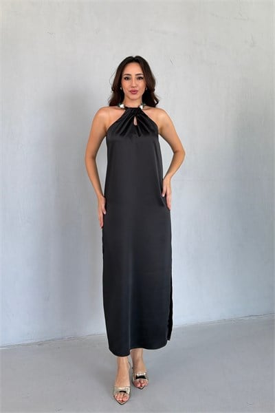 Siyah Boncuk Aksesuarlı Halter Yaka Midi Elbise