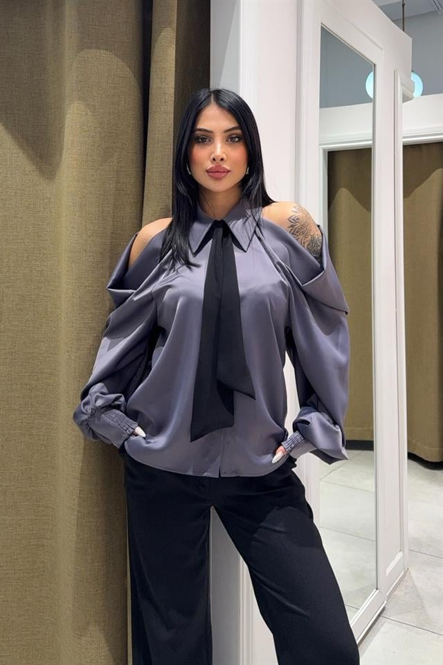 Antrasit Omuz Detaylı Saten GömlekGömlekST4645Antrasit Omuz Detaylı Saten Gömlek