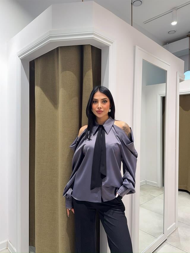 Antrasit Omuz Detaylı Saten GömlekGömlekST4645Antrasit Omuz Detaylı Saten Gömlek