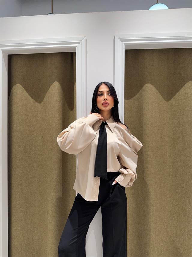 Bej Omuz Detaylı Saten GömlekGömlekST4646Bej Omuz Detaylı Saten Gömlek