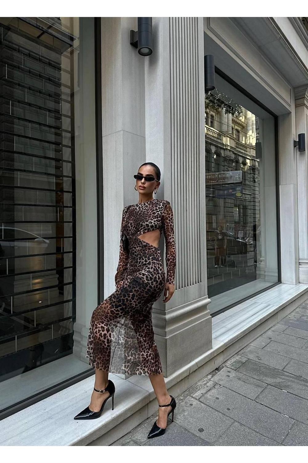 Bel Detaylı Leopar Desenli Midi Elbise