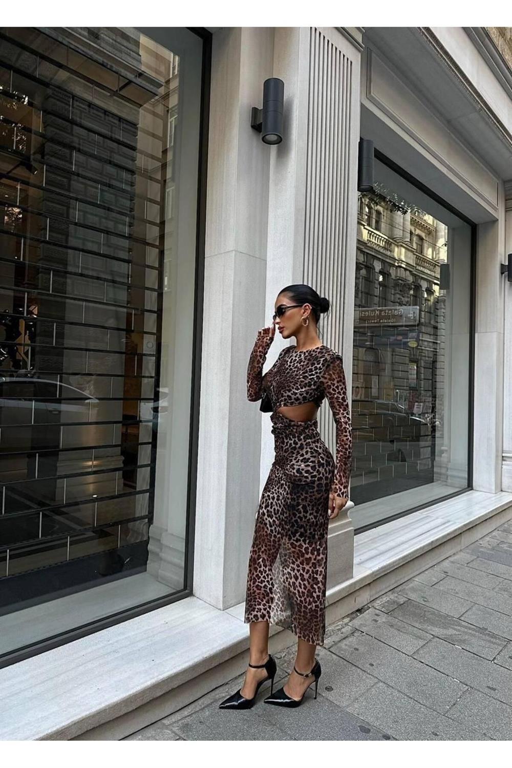 Bel Detaylı Leopar Desenli Midi Elbise