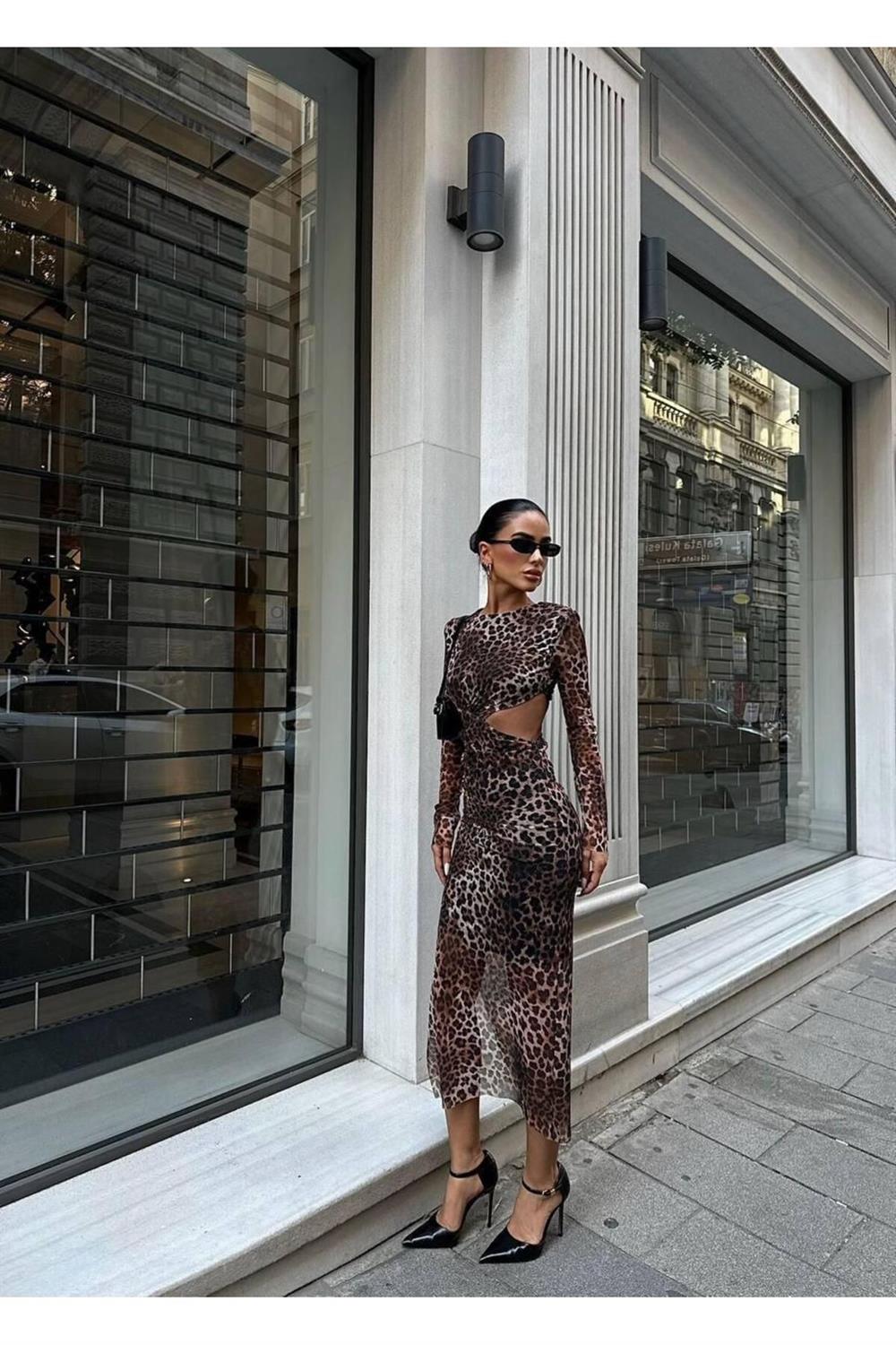 Bel Detaylı Leopar Desenli Midi Elbise