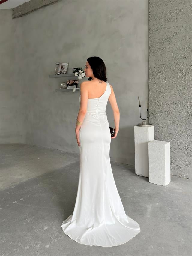 Beyaz Tek Omuz Yırtmaç Detaylı Uzun Abiye ElbiseAbiye & Mezuniyet ElbisesiST5580-1563TİCİMAX