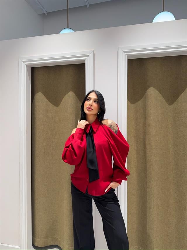 Kırmızı Omuz Detaylı Saten GömlekGömlekST4643Kırmızı Omuz Detaylı Saten Gömlek