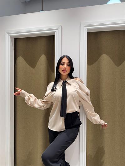 Bej Omuz Detaylı Saten GömlekGömlekST4646Bej Omuz Detaylı Saten Gömlek