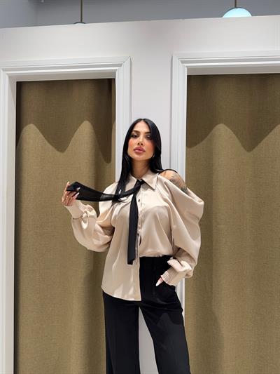 Bej Omuz Detaylı Saten GömlekGömlekST4646Bej Omuz Detaylı Saten Gömlek
