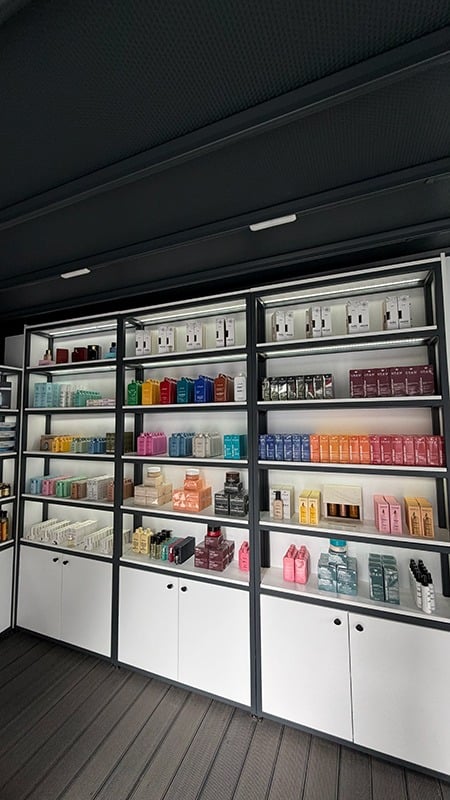 URAW Company mağaza dış görünümü