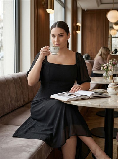 Apsen Kadın Siyah Kare Yaka Transparan Kısa Kollu Midi Elbise 4526-115