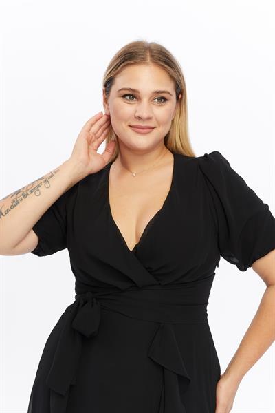 Kadın Kruvaze Yaka Kuşaklı Volan Detaylı Büyük Beden Siyah Şifon Elbise 4495/130