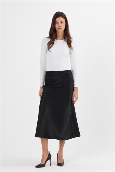 Kadın Siyah Kloş Kesim Saten Maxi Boy Dokuma Etek 2196/90