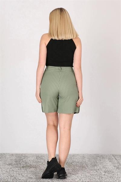 Kadın Yeşil Cepli Düğme Detaylı Ekose Şort