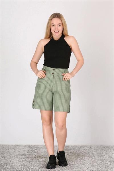 Kadın Yeşil Cepli Düğme Detaylı Ekose Şort