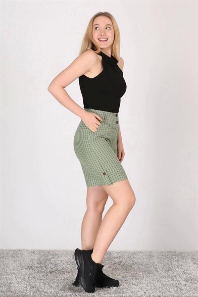 Kadın Yeşil Cepli Düğme Detaylı Ekose Şort