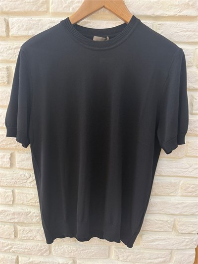 SİYAH SIFIR YAKA RAYON TİŞÖRT