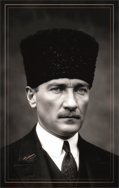 Mustafa Kemal Atatürk Siyah Beyaz Cam Tablo | Klasik Atatürk Portresi | 4 mm Temperli Cam Duvar Tablosu