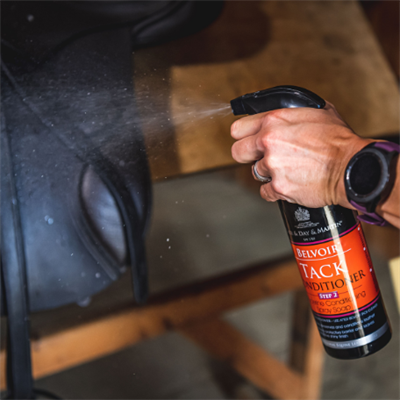 Belvoir Tack Conditioner Spray Step 2