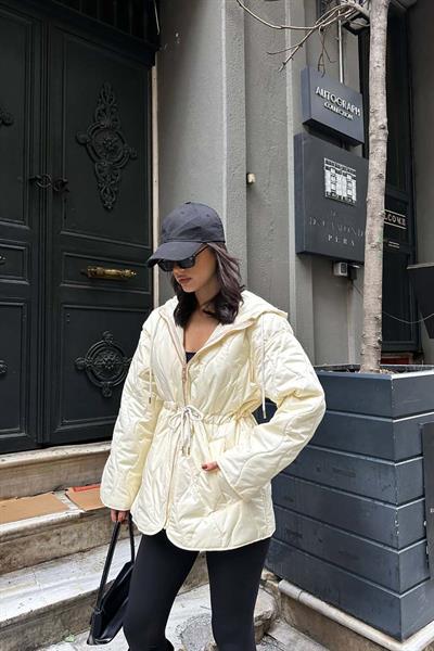 Kadın Ekru Kapüşonlu Bel Büzgülü Şişme Mont MBL6014
