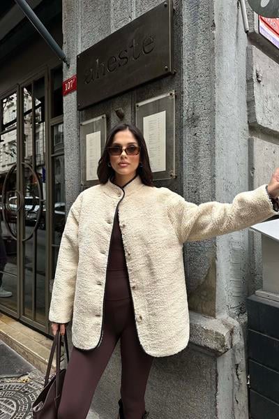 Bej Kadın Peluş Düğmeli Oversize Ceket – Yumuşak Dokulu MLB134 