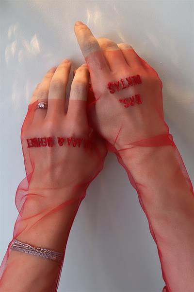 Uzun Kırmızı Nakışlı Tül Eldiven