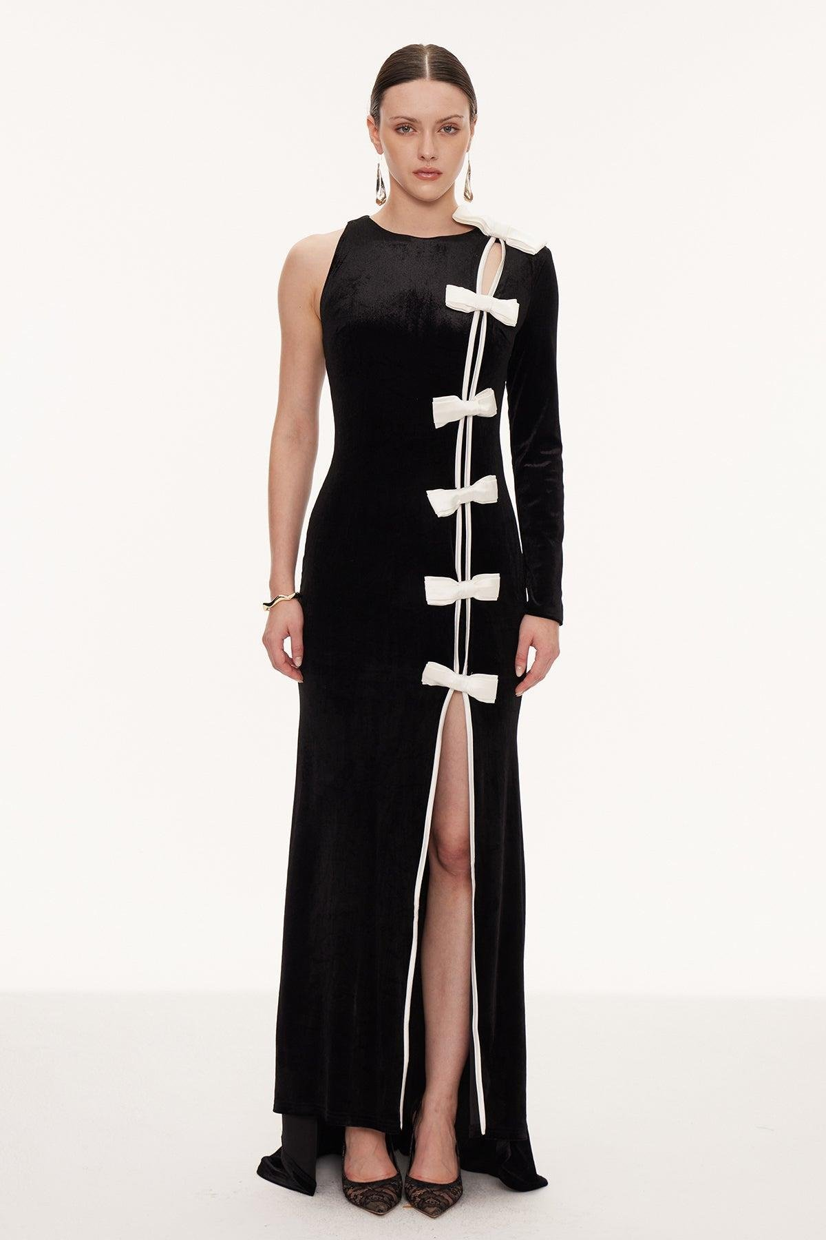 TASARIM TEK KOLLU KURDELE DETAYLI YIRTMAÇLI MAKSİ ELBİSE