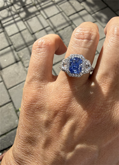 SAPPHIRE EYE