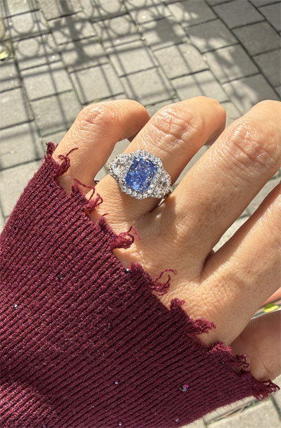 SAPPHIRE EYE