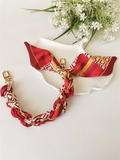 Kırmızı Fularlı Çanta Aksesuarı Charm 40 cm Gold Zincir Detaylı Şık Çanta Süsü