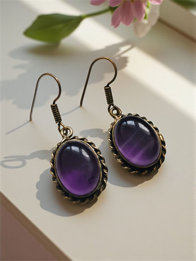 Oval Ametist Taşlı Sallantılı Pirinç Küpe 