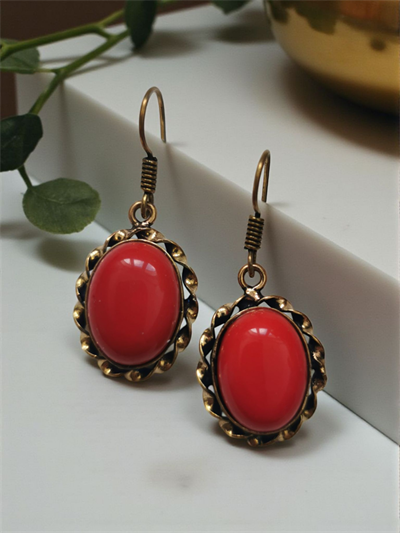 Oval Kırmızı Akik Taşlı Sallantılı Pirinç Küpe 