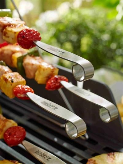 Weber 7618 Elevations Tiered Grilling System – Çok Katlı Izgara Rafı ve Şiş Seti (4 Adet Şiş + Raf; Elevations Uyumlu)
