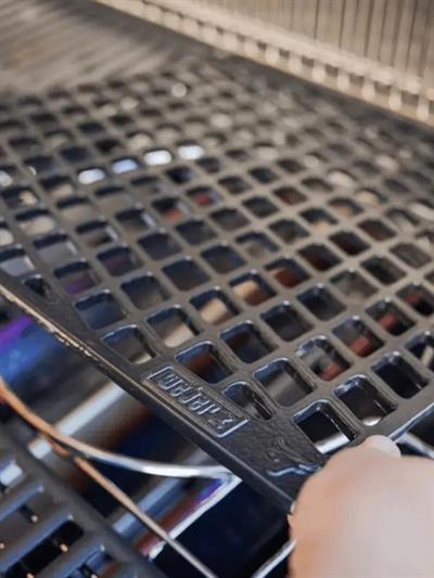 Weber CRAFTED Dual-Sided Sear Grate 7680 – GBS Çift Taraflı Mühür Izgarası Porcelain-Emaye Döküm | Et & Hassas Malzemeler İçin Çift Yüzey