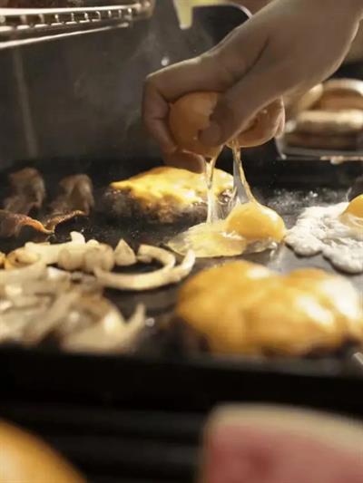 Weber CRAFTED Griddle – GBS Plancha Izgara Porcelain-Emaye Döküm | 40 cm × 41,5 cm Pişirme Alanı | GBS Uyumlu