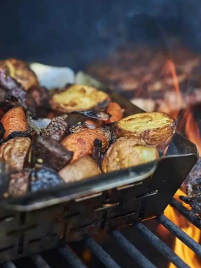 Weber Deluxe Grilling Basket 6434 – Sebze & Küçük Parça Izgara Sepeti Paslanmaz Çelik Tel | Derin Sepet Tasarımı | Çok Yönlü Pişirme