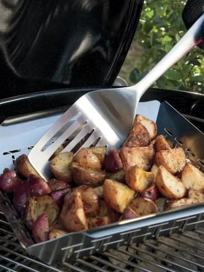 Weber Deluxe Grilling Basket 6434 – Sebze & Küçük Parça Izgara Sepeti Paslanmaz Çelik Tel | Derin Sepet Tasarımı | Çok Yönlü Pişirme