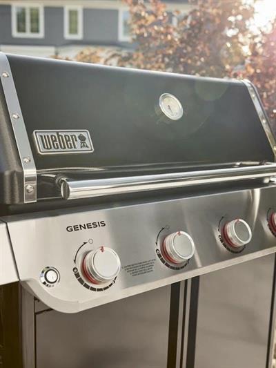 Weber Genesis® E-415 Siyah Gazlı Barbekü – 4 Brülör, Geniş Pişirme Alanı