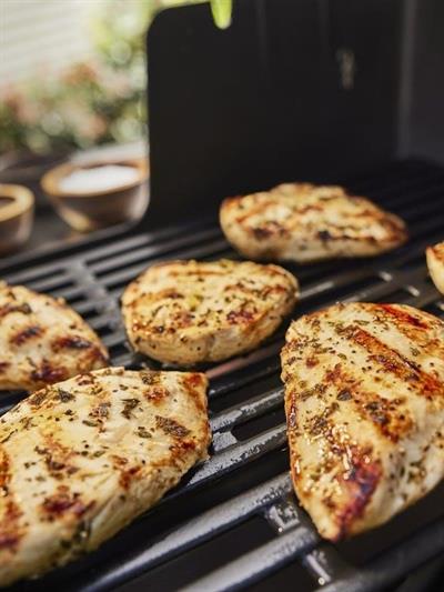Weber Genesis® E-415 Siyah Gazlı Barbekü – 4 Brülör, Geniş Pişirme Alanı