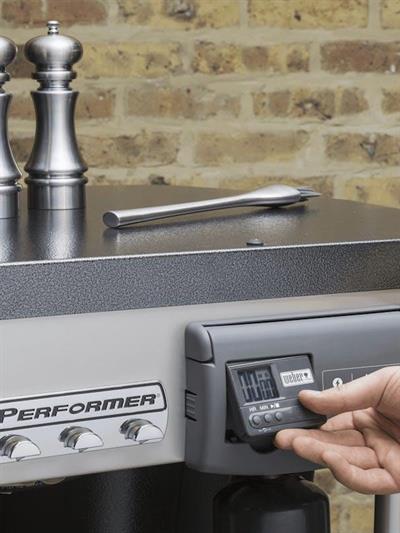 Weber Performer Deluxe GBS 57 cm Kömürlü Barbekü – Touch-N-Go Gaz Ateşleme | Katlanabilir Kova