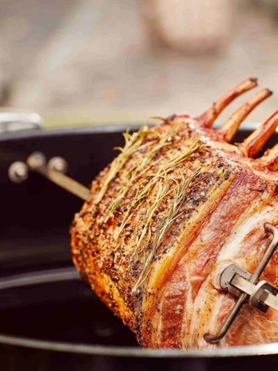 Weber Rotisserie 57 cm – Kettle Uyumlu (Kod 7494) Paslanmaz Şiş & Çatal | Emayeli Yükseltme Halkası | 220 V Sessiz Motor